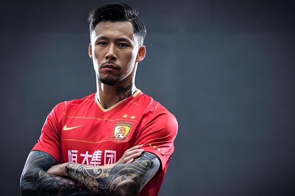 爱游戏体育官方网站-大连英博久违中锋有望在下一轮爆发进球！曾是新晋国脚，值得期待